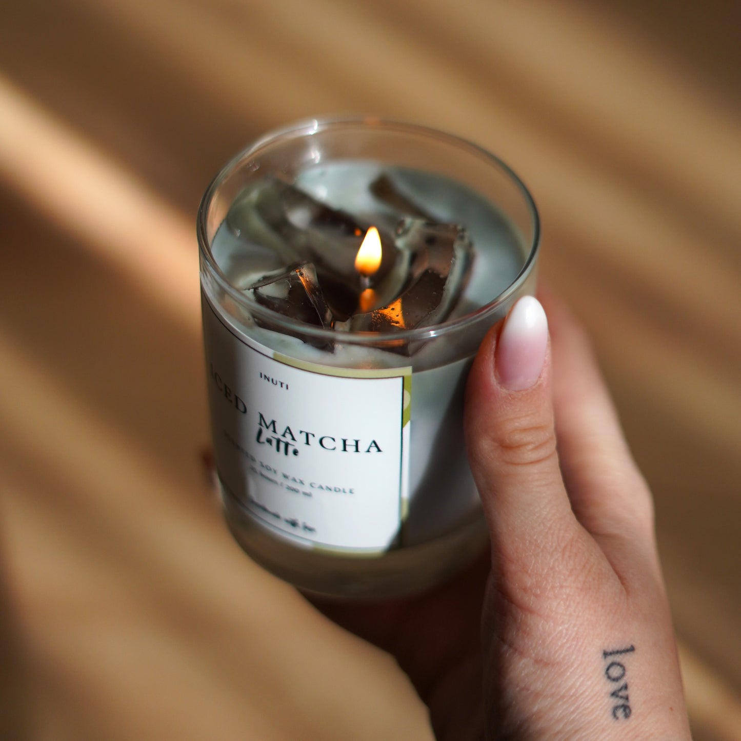 Iced Matcha Latte Duftkerze | Getränke-Kerze mit Eiswürfeln