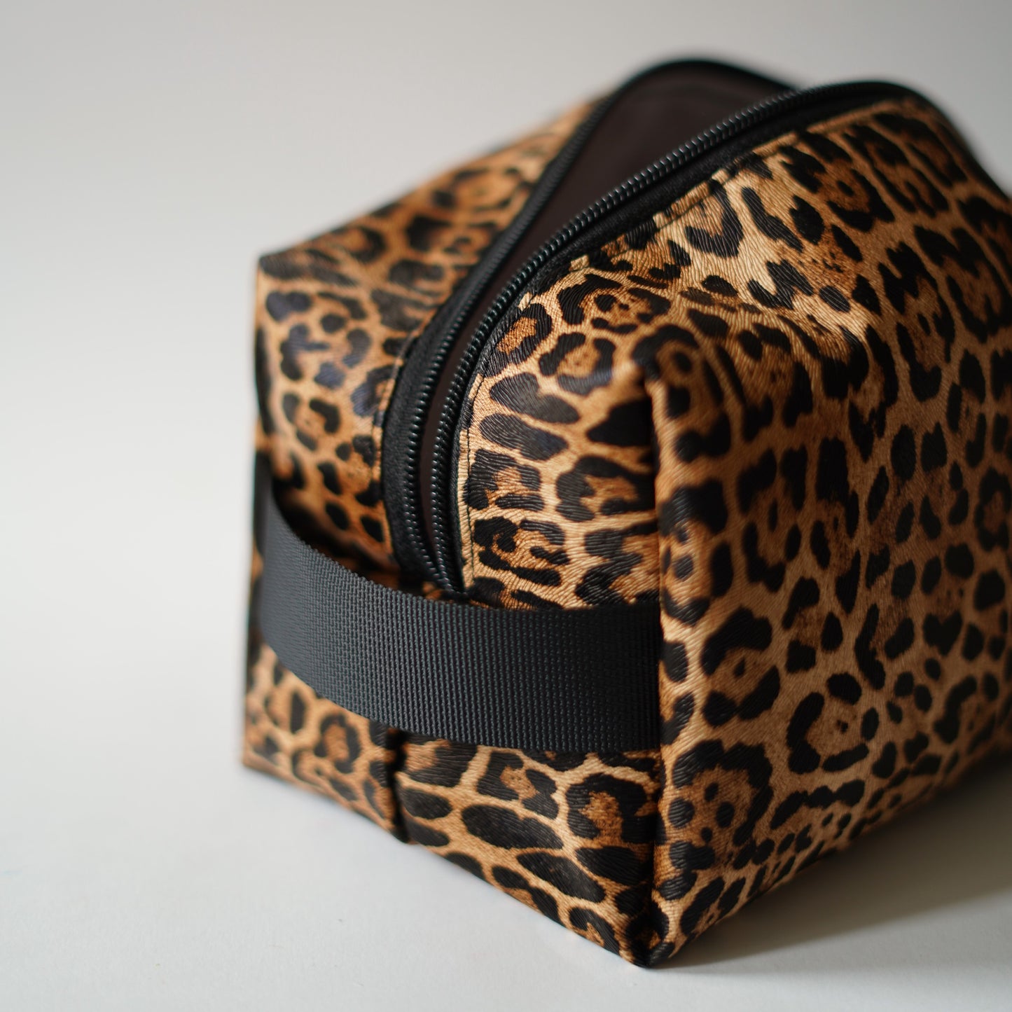 LEO Boxy Bag