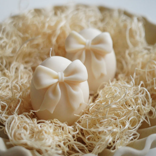 Ei Kerze mit Schleife