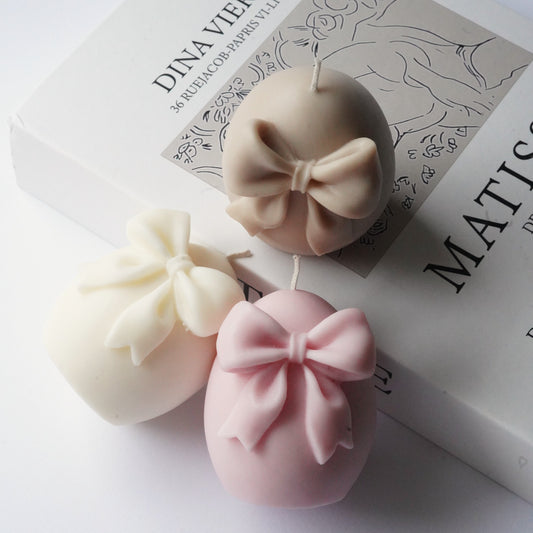 Ei Kerze mit Schleife